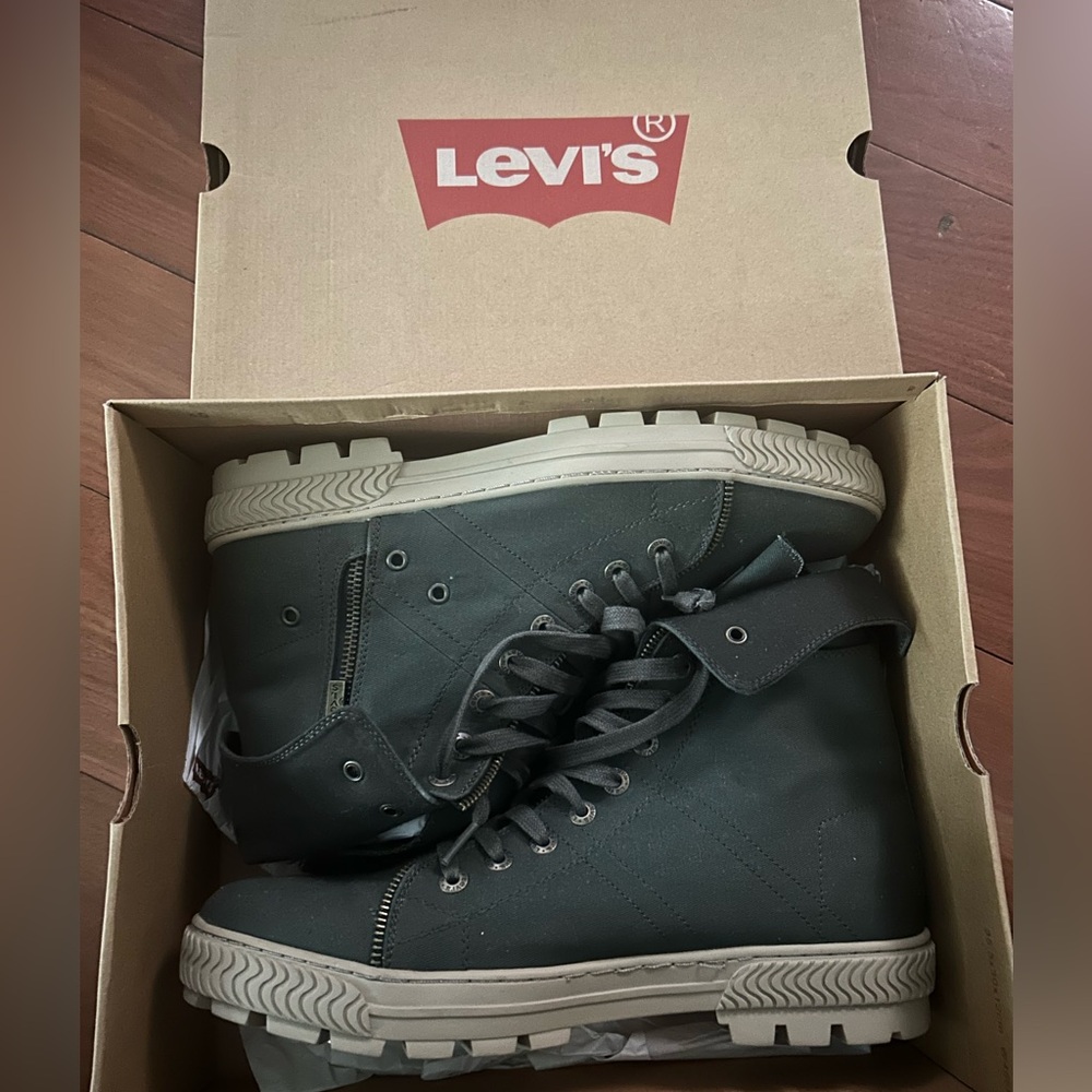 Levi's Sahara Army Green Stylish Boots Comfort